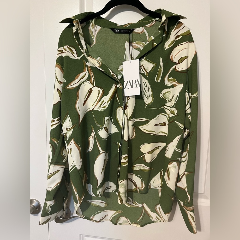 NEW! NWT! Zara Women’s Olive and Cream Leaf Print Shirt, Size Medium!